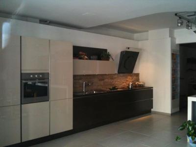 Elegante negozio affittato ottima rendita Euro 32.400 annui Euro 700.000