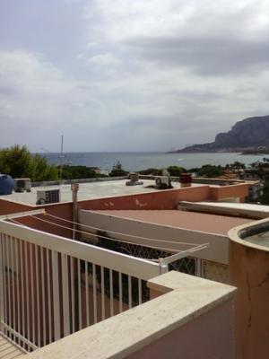 MONDELLO VIA SAFFO TRIVANI ARREDATO CON TERRAZZO PANORAMICO