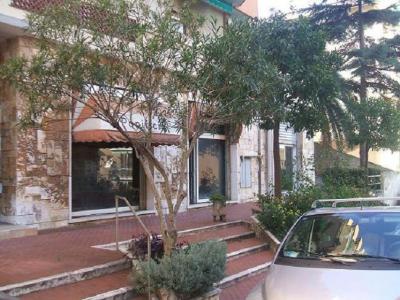 A Pegli locale 2 luci frontestrada 130 mq 115000 euro
