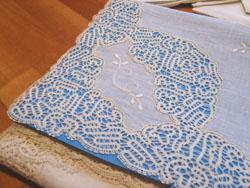 TOVAGLIA RICAMATA CON PIZZO, E PIZZI CANTU' PER LENZUOLO 2 PIAZZE, ANNI '50 CONSERVATI COME NUOVI
