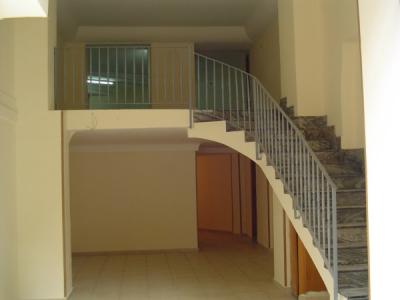 Napoli centro C.so Arnaldo Lucci, locale commerciale, affittasi.