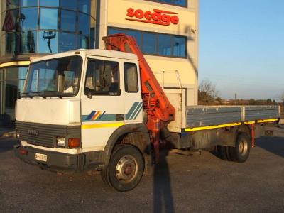 FIAT IVECO 135.17 CON GRU FASSI F 4