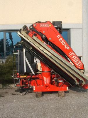 GRU IDRAULICA USATA MOD. F235AXP.24 a terra