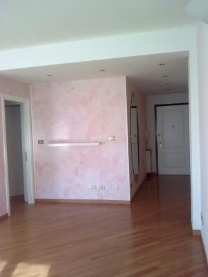 S.LAZZARO. Ampio appartamento, 5locali con autorimessa