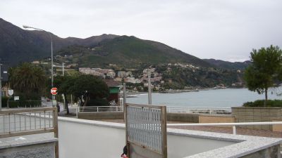 Arenzano(GE)Rivieraponente)affitto libero vuoto 6 ampi v. +box+postautocond.+cantina