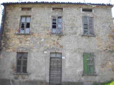 PORZIONE DI  RUSTICO CON GIARDINO IN COLLINA