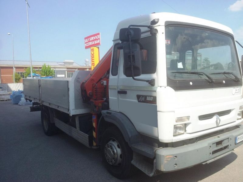 Autocarro Renault Midlum 120 ptt  con gru idraulica Heila