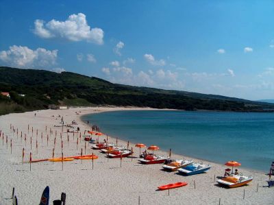 Sardegna . Isola Rossa , privato affitta.
