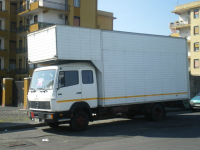 VENDESI CAMION  MERCEDES 814 42