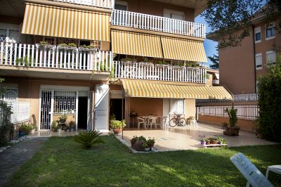 2 APPARTAMENTI ADIACENTI (PIANO TERRA E 1� PIANO)