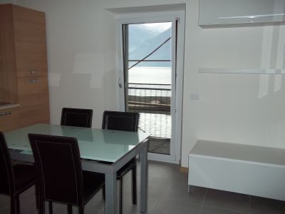 AFFITTASI  BILOCALE COMPLETAMENTE ARREDATO SUL LAGO D'ISEO