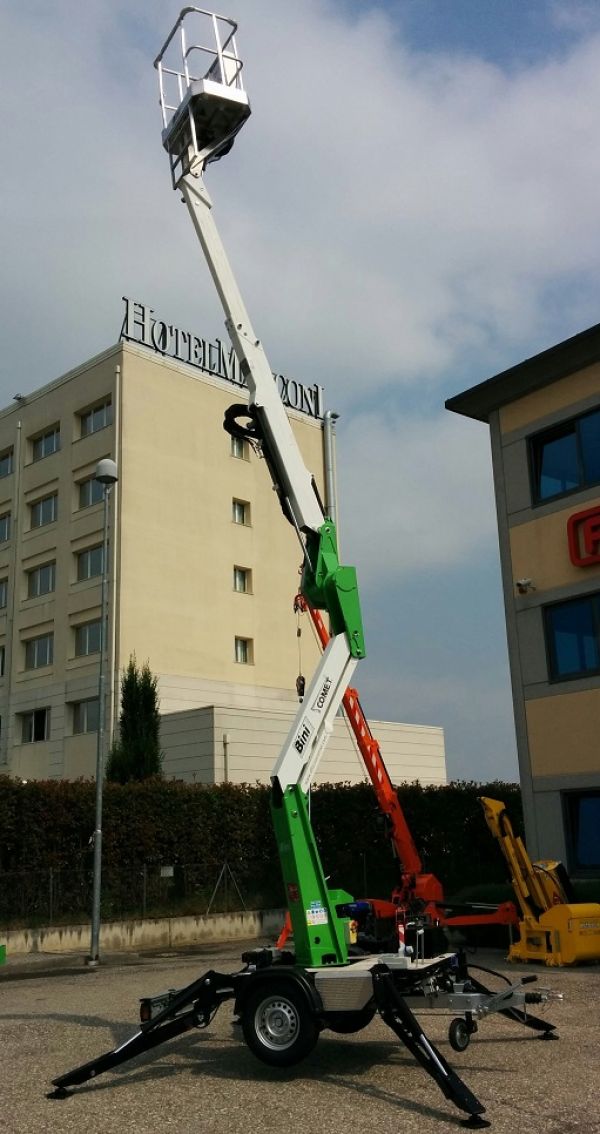 Piattaforma aerea usata trainabile 12 metri