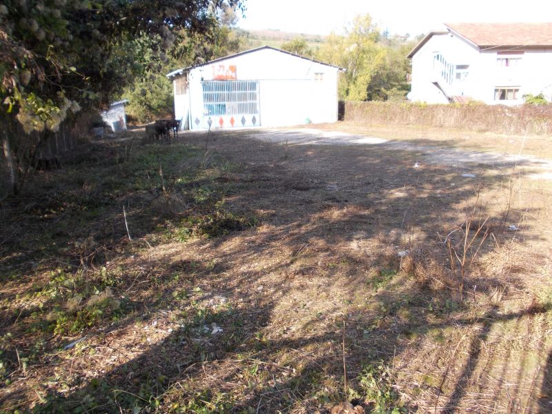 Terreno con annesso capannone