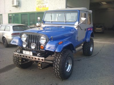 VENDO JEEP-FUORISTRADA CJ7 AMC V8 5.0 DEL 1986