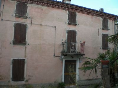 RUSTICO CON STALLA, FIENILE E TERRENO DI 15 ETTARI