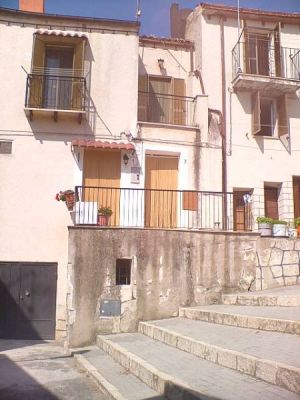 casa su tre livelli + soffitta