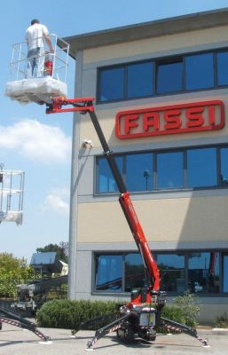 Piattaforma aerea semovente cingolata  ragno Spider 13.65