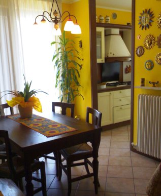 In contesto di poche unit� recente luminoso trilocale.