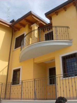 SCURCOLA  MARSICANA  VENDITA    VILLA  CENTRALISSIMA 