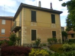 Ampia Villa singola al  centro di Erba