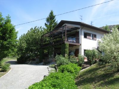 VILLA INDIPENDENTE CON PARCO IN COLLINA CON VISTA PANORAMICA