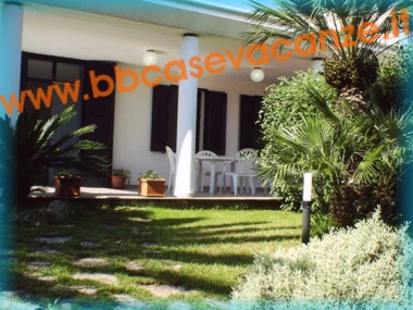 Villa con piscina per vacanze al mare in Puglia, Villa Santa Lucia