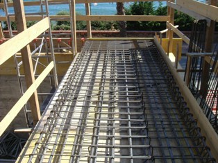 FORNITURA e POSA IN OPERA per CARPENTERIA edile