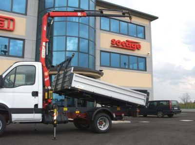 Autocarro Iveco Daily 35C11 con gru Fassi F28B23