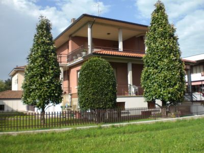 VILLA INDIPENDENTE CON GIARDINO A FIDENZA
