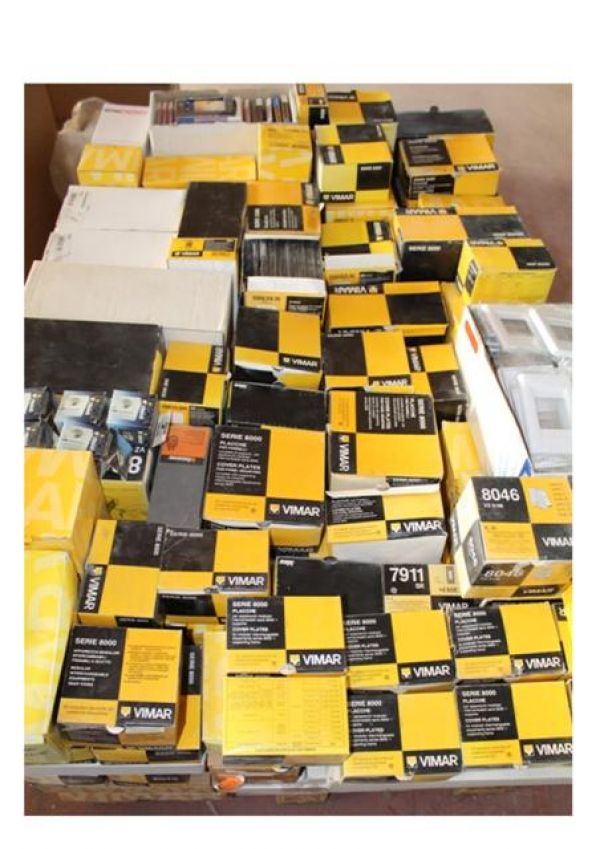 Vendo materiale elettrico in stock