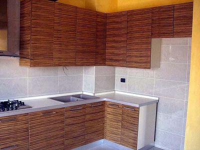 La falegnameria di Diesis - Cucina in legno zebrano lucido