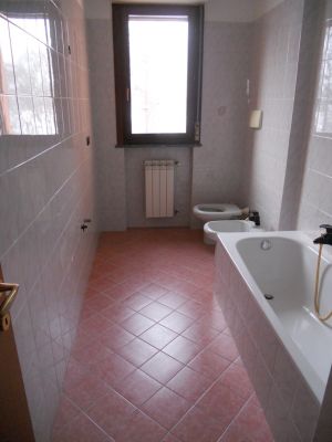 3 LOCALI  110 MQ. + CANTINA + BOX