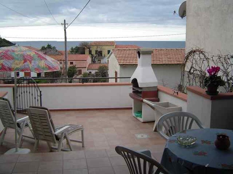 Bilocale con terrazza vista mare isola d'elba 