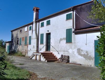 RUSTICO + FIENILE + 10.000MQ DI TERRENO 