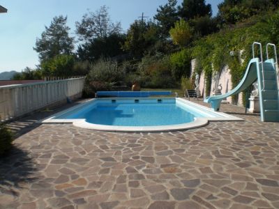 VILLA INDIPENDENTE CON PARCO E PISCINA
