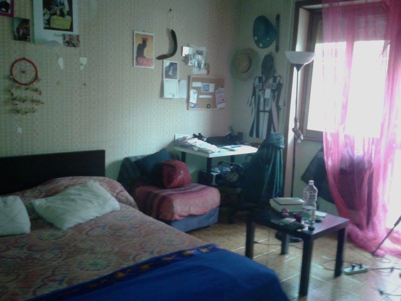 Affittasi stanza singola a ragazza studentessa o lavoratrice.