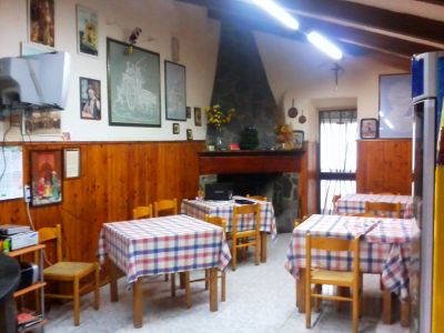 Pizzeria con laghetto sul monte Amiata