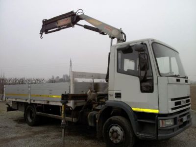 Autocarro Iveco 120 Eurocargo con gru idraulica Pm