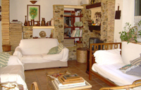 CASA INDIPENDENTE VICINA AL MARE IMMERSA NEL VERDE