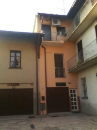 NIBIONNO : PORZIONE DI CASA INDIPENDENTE