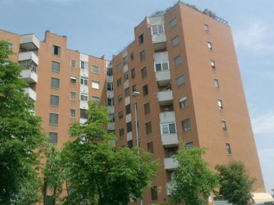 TRE LOCALI AMPIO E LUMINOSO CON CANTINA E BOX