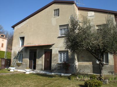CASA SEMINDIPENDENTE CON GIARDINO A VIGOLENO