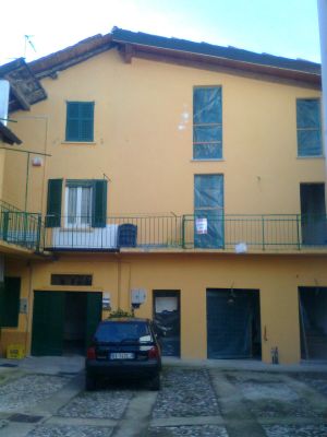 ROGENO : AMPIO BILOCALE DI 70 MQ 