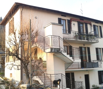 ERBA : Casa  Indipendente gi� divisa in due appartamenti