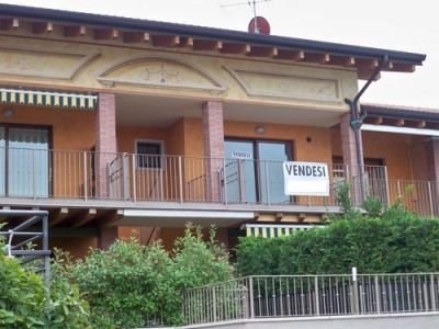 Recente trilocale in contesto con piscina e grande terrazza