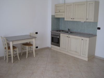 MONOLOCALE NUOVO ARREDATO E CORREDATO PER BREVI E LUNGHI PERIODI Spese Incluse