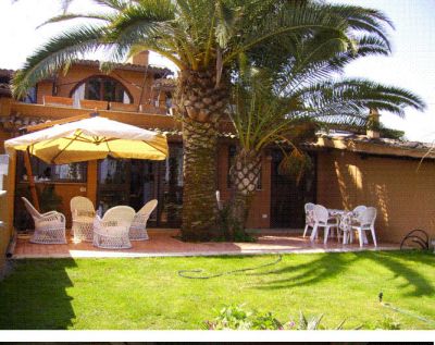 Residence affitta appartamenti ammobiliati in villa con piscina e  giardino