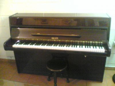 PIANOFORTE A MURO ANNO 1986