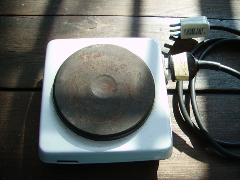 Fornello con piastra elettrico