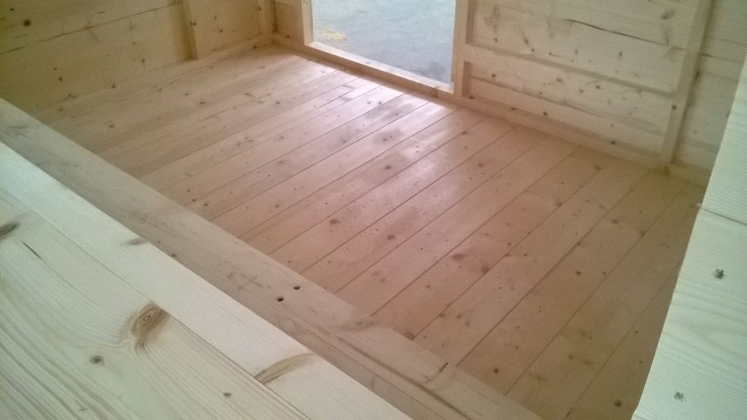 CHIOSCO IN LEGNO A PANNELLI mt.3 x 2 - 3 APERTURE � 20mm - LUX 